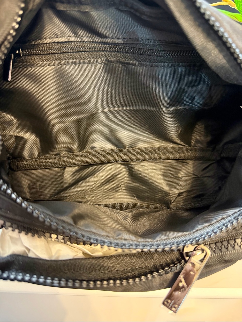 ALO Yoga Black Crossbody Fanny Pack - Picture 15 of 16